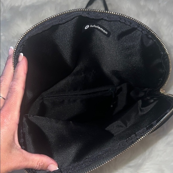 Lululemon All Night Festival Bag 5L
Black / Silver - Picture 8 of 8